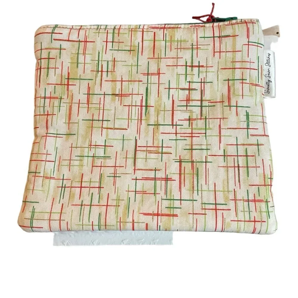 HANDCRAFTED M&M CLUTCH‎